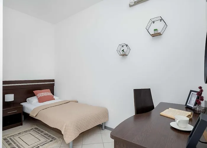 Spacious Tarsis In By Renters *