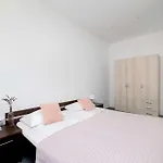 Apartamento Spacious Tarsis In By Renters *