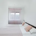 Spacious Tarsis In By Renters Διαμέρισμα