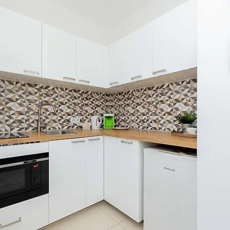 Апартаменти Spacious Tarsis In By Renters