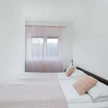 Spacious Tarsis In By Renters Appartamento
