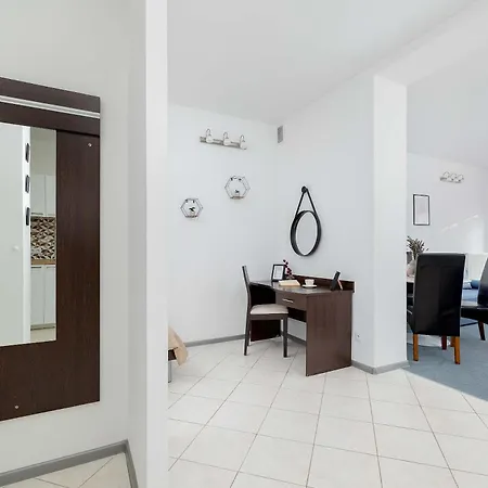 Spacious Tarsis In By Renters Appartamento Kołobrzeg