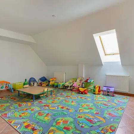 Spacious Tarsis In By Renters Διαμέρισμα